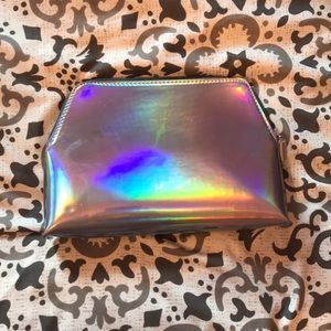 Free with bundle: QUO Makeup Bag 🌸